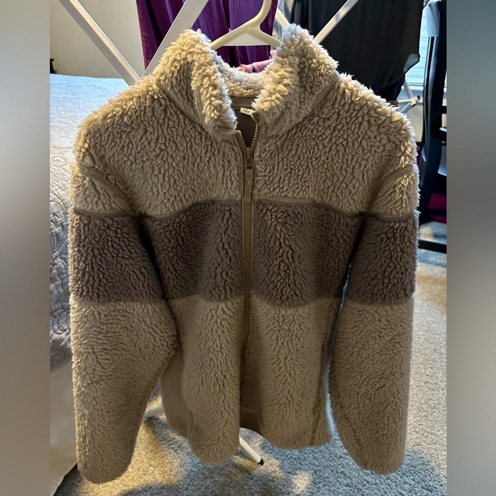 *Perfect Condition- Hardly Worn* Uniqlo FLUFFY Full Zip coat